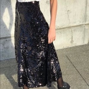 Sequence and velvet midi skirt
